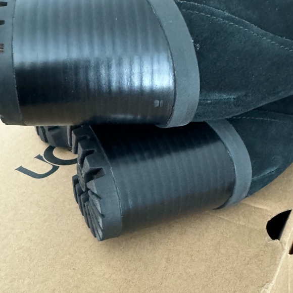 UGG Heeled Chelsea Boot - Picture 4 of 8